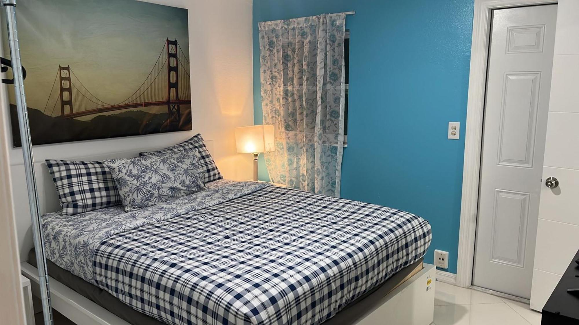 Beautiful, Fully Furnished 4bed 2bath House - 5 Minute Walk To Miracle Mile Downtown Coral Gables * Miami